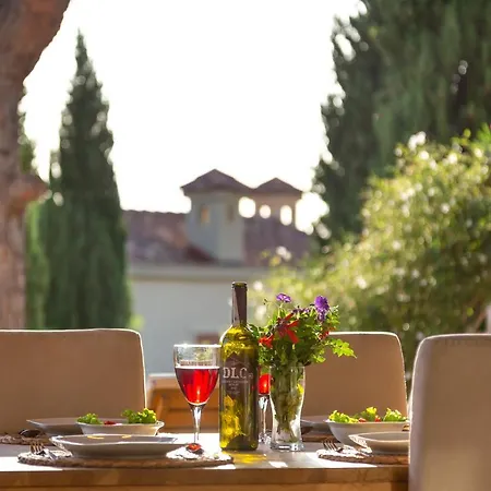 Mel, Lavanta, Hotel 4*