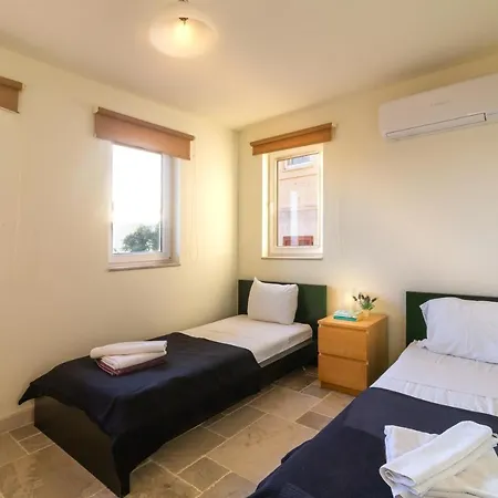 Mel, Lavanta, Hotel 4*